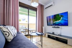 Televízia a/alebo spoločenská miestnosť v ubytovaní Holiday Penthouse San Miguel 5-7
