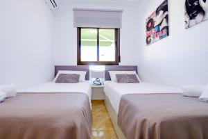 Posteľ alebo postele v izbe v ubytovaní Holiday Penthouse San Miguel 5-7