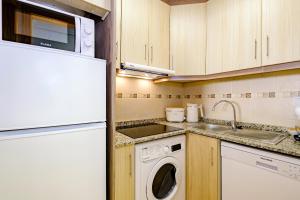Kuchyňa alebo kuchynka v ubytovaní Holiday Penthouse San Miguel 5-7