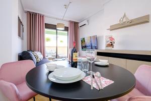 Televízia a/alebo spoločenská miestnosť v ubytovaní Holiday Penthouse San Miguel 5-7