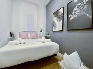 A bed or beds in a room at La Latina Market - Apartamento de 2 dormitorios