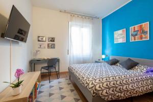 a bedroom with a bed and a blue wall at Casa Martina- Airport free shuttle-H24 in Bergamo