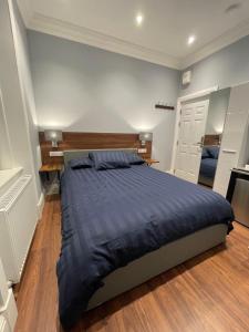 En eller flere senge i et værelse på Laurieston Inn