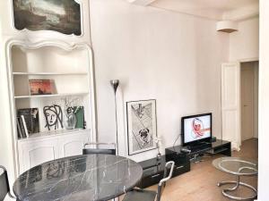 Homelivia, VIEUX NICE, appartement de charme, clim balcon