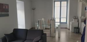 Posedenie v ubytovaní Appartement T2 45 m² en centre-ville