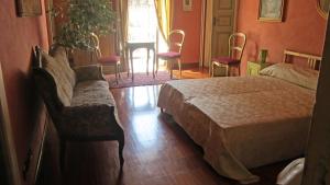 Łóżko lub łóżka w pokoju w obiekcie San Quintino B&B