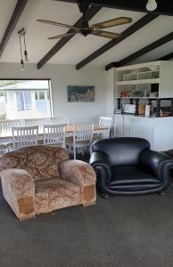 Posezení v ubytování Hosts on The Coast Holidays On Hardy + 27 fotografií