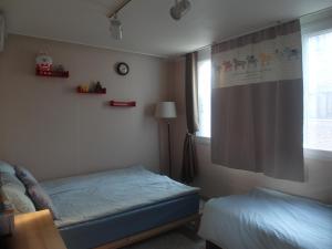 Una cama o camas en una habitación de Kbook9 guesthouse