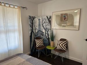 Katil atau katil-katil dalam bilik di Modern Ranch near Knapp Center, Downtown