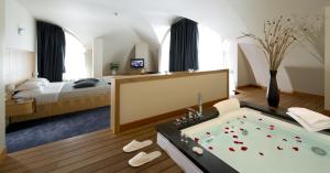 a bedroom with a bed and a tub in a room at Hotel Delle Fiere in Mozzate