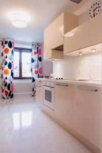 Kuchnia lub aneks kuchenny w obiekcie Zimmer & Appartements in der Gamlitzerstrasse