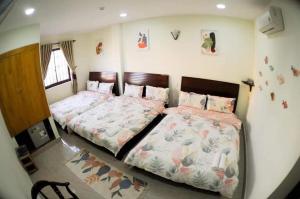Postel nebo postele na pokoji v ubytování Hệ thống MylaHome - Chi nhánh Ks Kim Châu