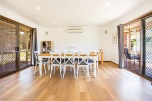 Foto de la galería de Time and Tide Pet Friendly 1 Min Walk to Beach en Culburra Beach 21 fotos más
