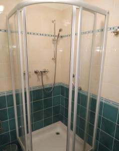 Un baño de Hotel Svatý Tomáš