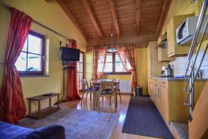 Kuchnia lub aneks kuchenny w obiekcie Appartement Haus Schröder