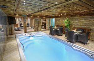Bazén v ubytování Horsky Hotel Encian Donovaly nebo v jeho okolí