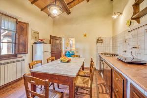A kitchen or kitchenette at Sun Hill Apartments