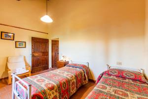A bed or beds in a room at Sun Hill Apartments