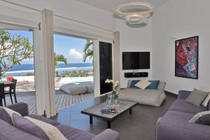 Χώρος καθιστικού στο Vue exceptionnelle sur le lagon, sunsets magiques - Isleda Villas - 5*