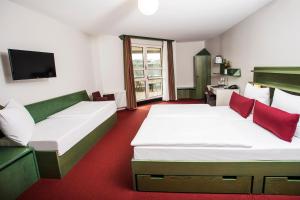 a hotel room with two beds and a tv at Erbacher Hof, Bistum Mainz in Mainz
