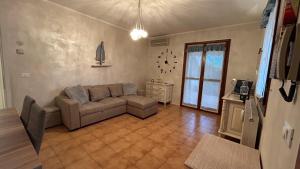 a living room with a couch and a table at Apartaments Marina del Cavallino in Cavallino-Treporti