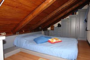 a bedroom with a large white bed in a attic at Bonne Ville in Cesana Torinese