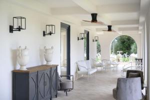 A seating area at Vigna Caio Relais & Spa