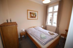 a small bedroom with a bed and a window at Herrenhaus Hohewarte in Lübeck