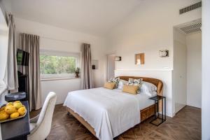 A bed or beds in a room at Vigna Caio Relais & Spa