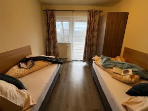 Posteľ alebo postele v izbe v ubytovaní Apartmány Friends Tatry