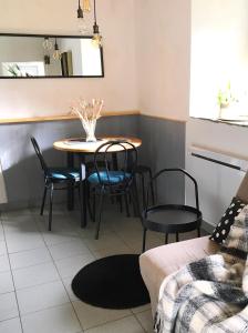 Posezení v ubytování Gîte "Prêt à dormir" dans une grange à Marsous