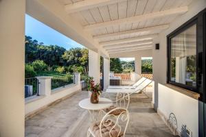 A balcony or terrace at Vigna Caio Relais & Spa