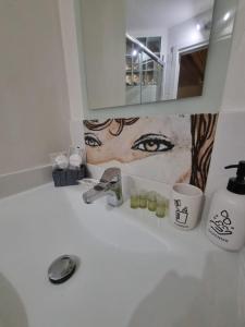 A bathroom at B&B Il Conservatorio Még 37 kép