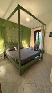 a bedroom with a green canopy bed in a room at Immobiliare Al Ponte in Cavallino-Treporti +92 photos