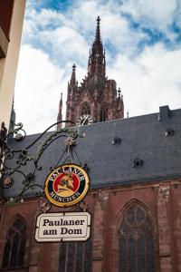 Um certificado, prêmio, placa ou outro documento exibido em Paulaner am Dom Hotel