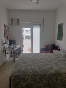 Cama o camas de una habitación en Lindo apartamento top Copacabana luxo