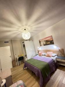 Postel nebo postele na pokoji v ubytování Smart House Rooms Central Luxury