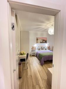 Postel nebo postele na pokoji v ubytování Smart House Rooms Central Luxury