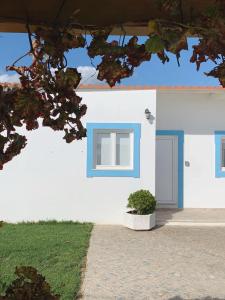 a white house with a blue door at Summer Reference in Tavira