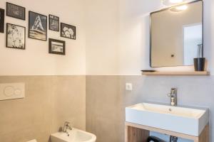 A bathroom at Eichhof Apartment Thymian