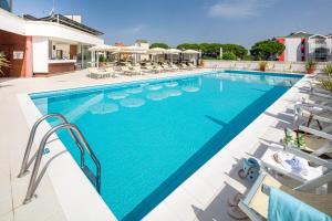 Bazén v ubytování Hotel Jasminum nebo v jeho okolí