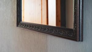 a mirror with a wooden frame on a wall at Landhaus Charlotte - Storchennest in Wassersuppe