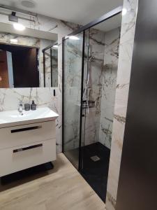 Kúpeľňa v ubytovaní Apartament 413 Biała Perła