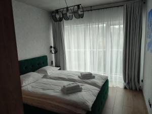 Posteľ alebo postele v izbe v ubytovaní Apartament 413 Biała Perła