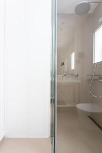 a bathroom with a shower and a toilet and a sink at Rooms & Suites Loft 2G Deluxe Edition Arrecife in Arrecife