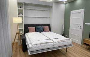 Cama o camas de una habitación en Apartmán Plešivec u sjezdovky