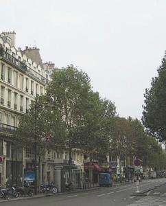 a street with buildings and trees on a city street at Pompidou ROOM PARIS CENTRE in Paris