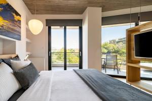 Katil atau katil-katil dalam bilik di The HostMaster Skyline Pool Oasis Penthouse +29 gambar