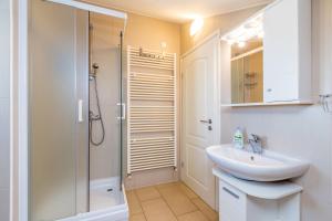 Et badeværelse på Apartman Ana + 58 billeder