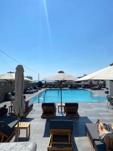 Bazén v ubytovaní Anna-Maria Mykonos Hotel alebo v jeho blízkosti